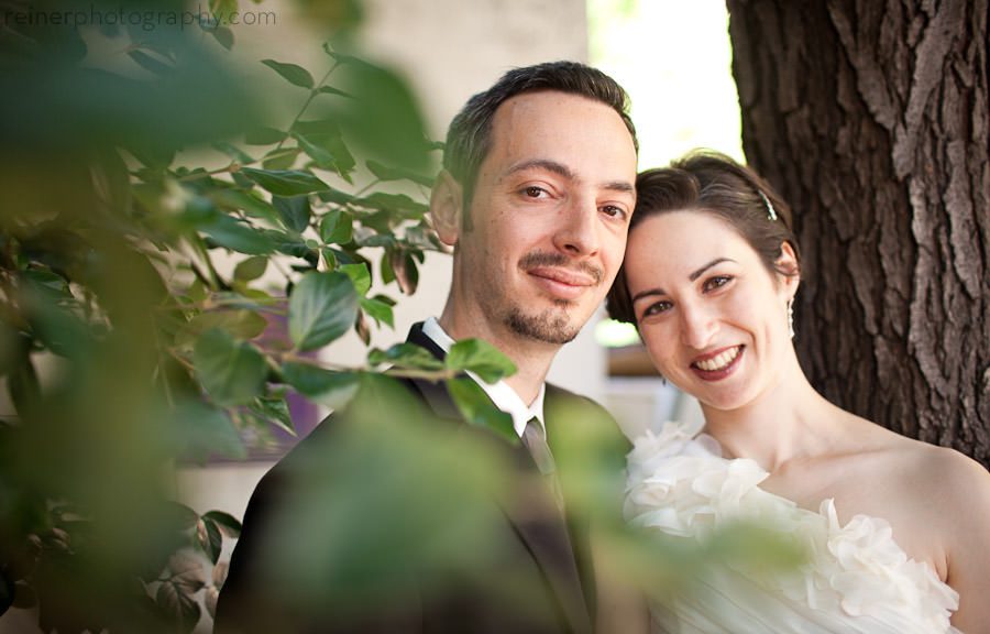 wedding couple at elfreth's alley philadelphia