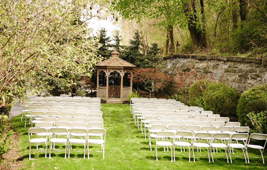 Columbia Station wedding ceremony location in the Springtime, photos by Reiner Photography