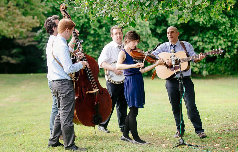outdoor rustic wedding ideas - Bluegrass band