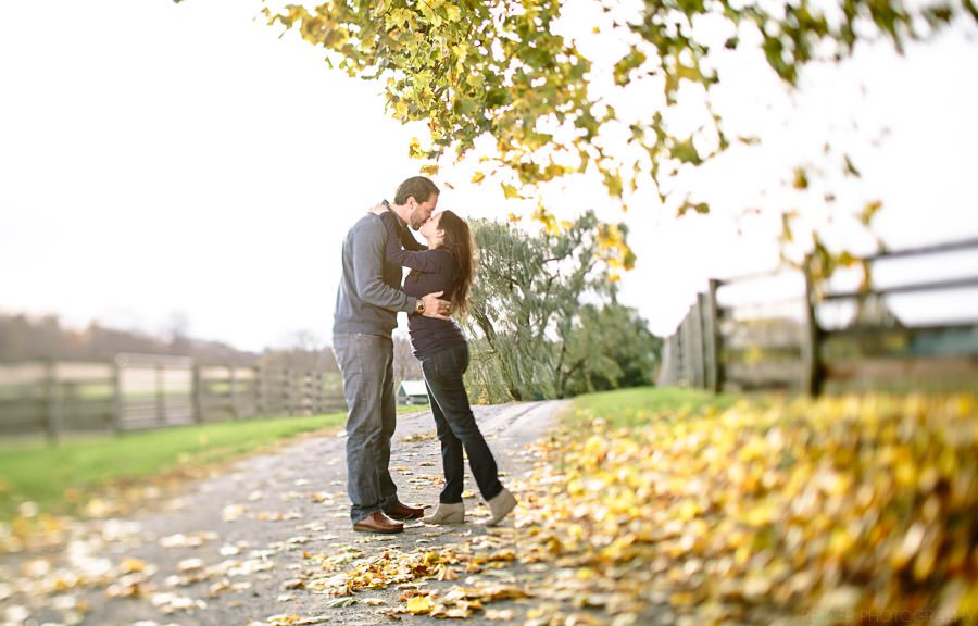 autumn foliage engagement photos 